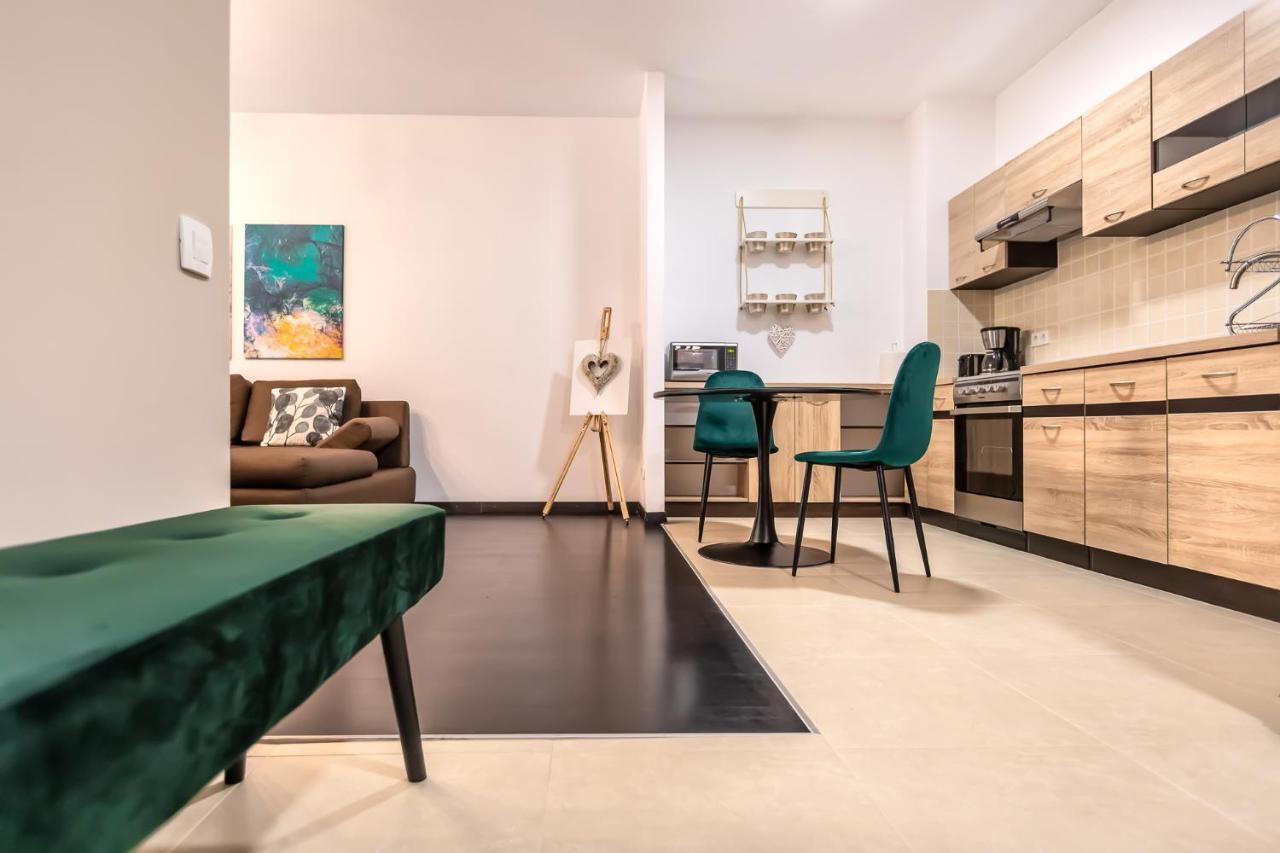 Tampa Gardens Apartments - Adults Only Brasov Exterior photo